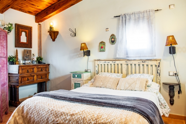 dormitorio con jacuzzi