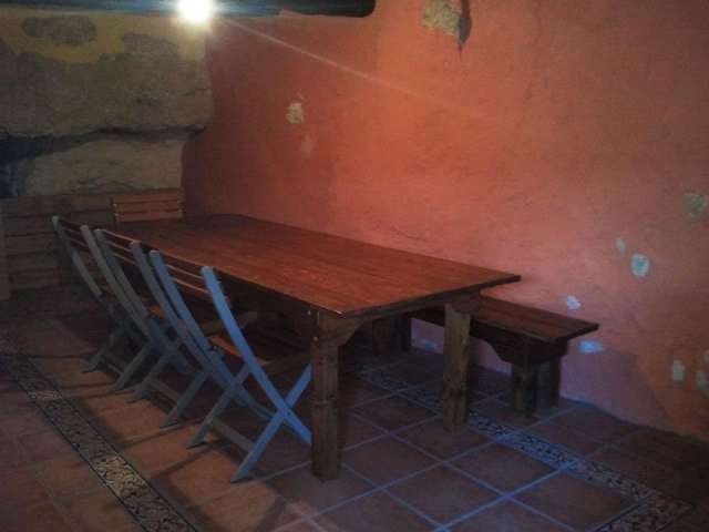 Mesa en la bodega