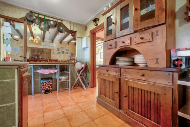 Cocina con office al fondo