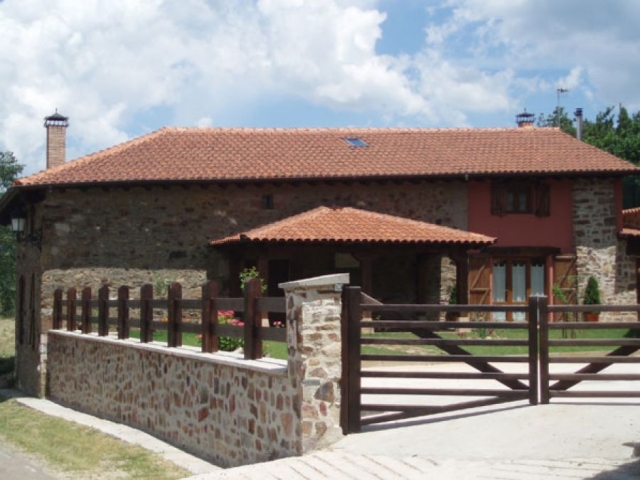 Fachada de la casa rural