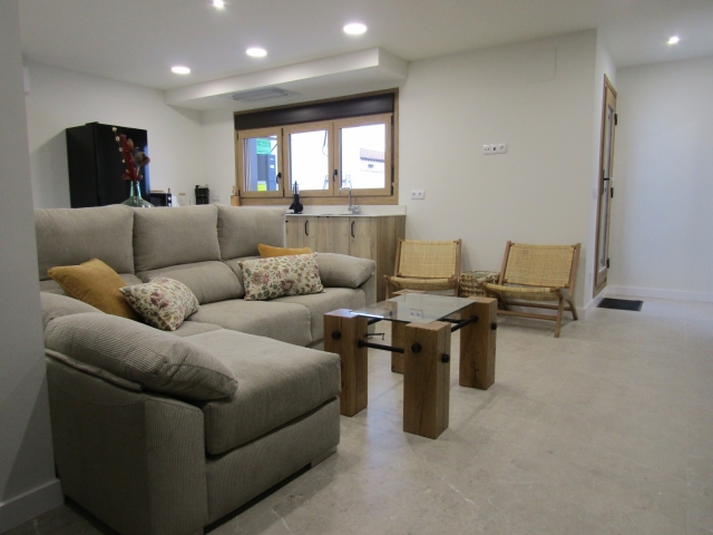 Sala amplia con sillones 