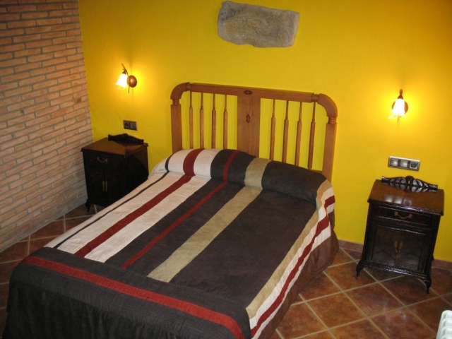 Habitacion con cama de matrimonio 