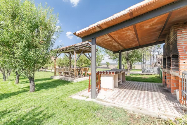 Amplia barbacoa exterior