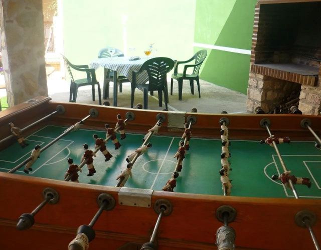 Amplio exterior con juegos