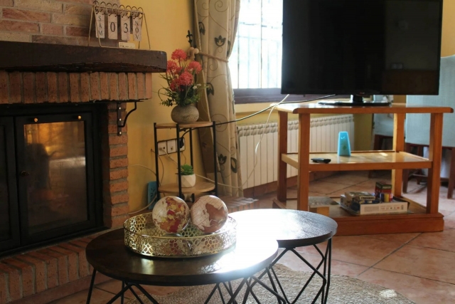 Sala amplia con muebles