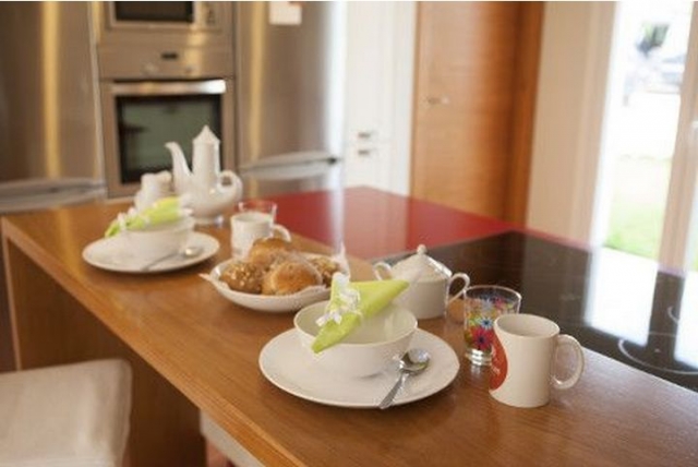 Encimera de la  cocina con vitroceramica