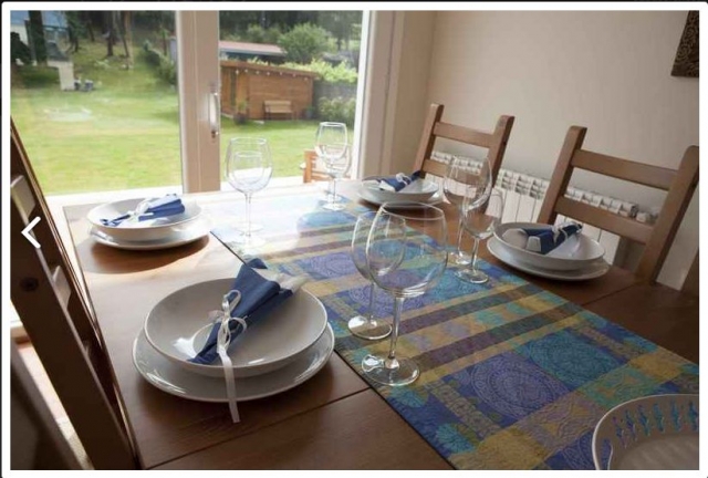 Mesa de comedor con vistas al jardin