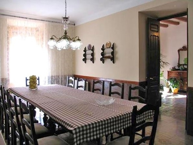 Comedor con gran mesa