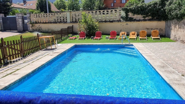 Vistas amplia piscina