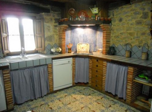 Cocina completa con ventana