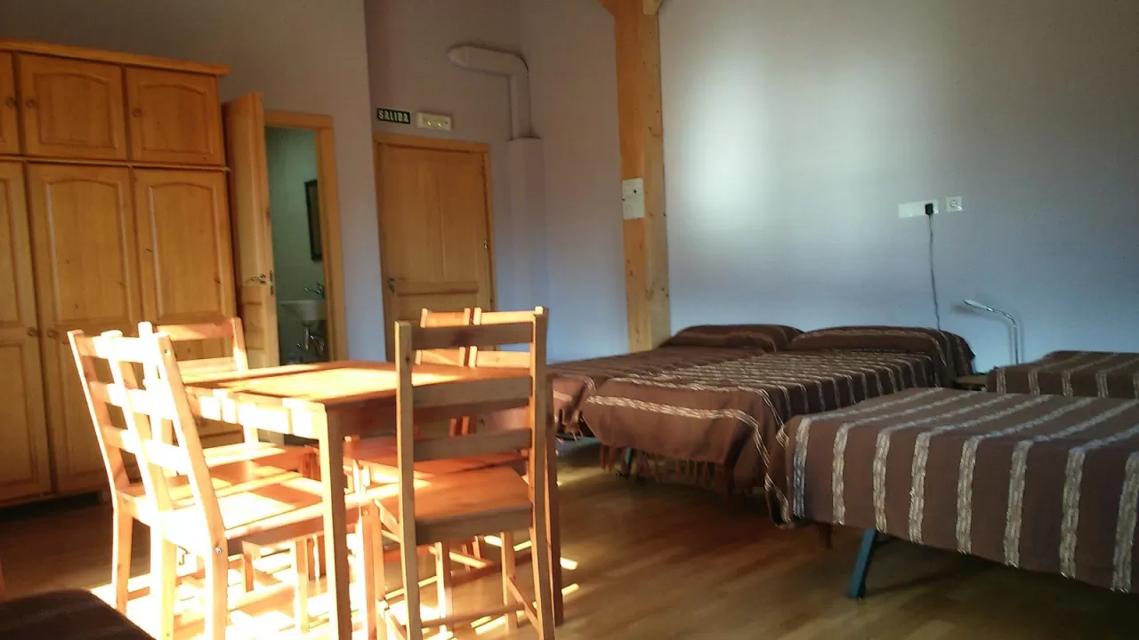 Room for 6 people 2