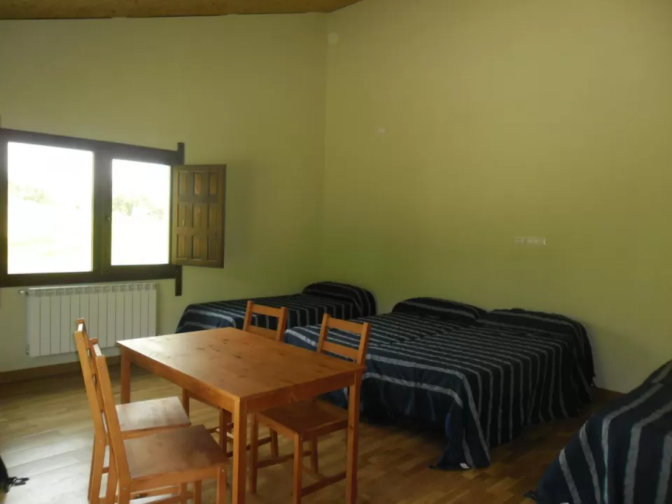 Room for 5 people 1
