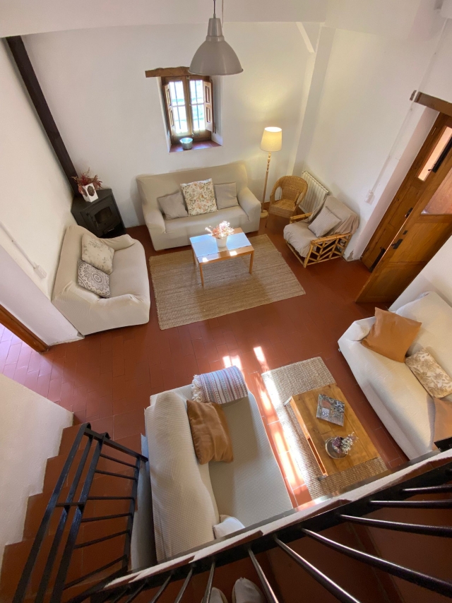 Salon con chimenea