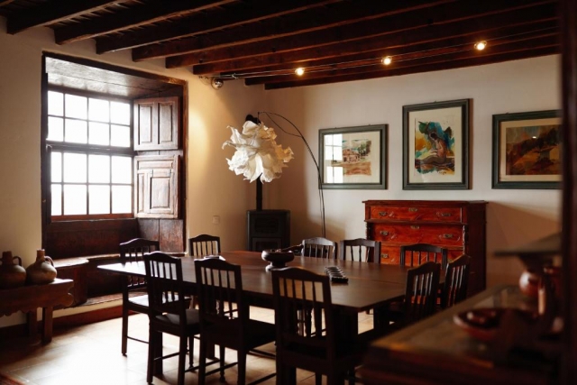 Sala de estar y mesa 