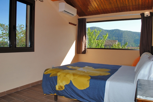 Cama de matrimonio con cabecer