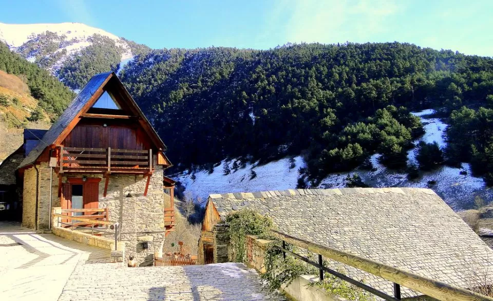 Apartamentos Arán-Montcorbau