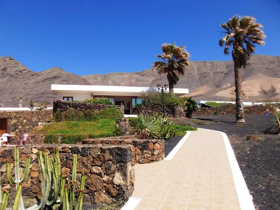 Bungalows de 2 dormitorios con 2 baños y piscina