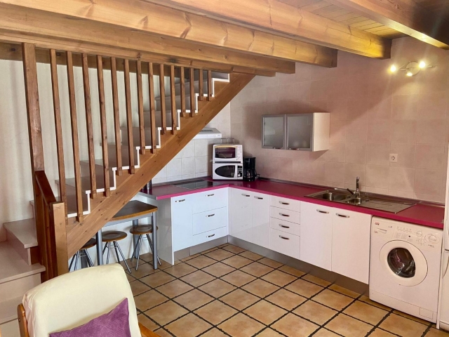 Cocina con encimera en L