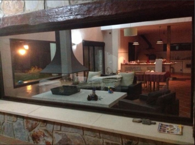 Sala de estar vista desde fuera