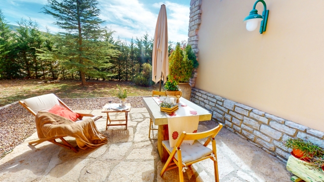 Terraza con mobiliario