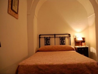 Bedroom with single bed