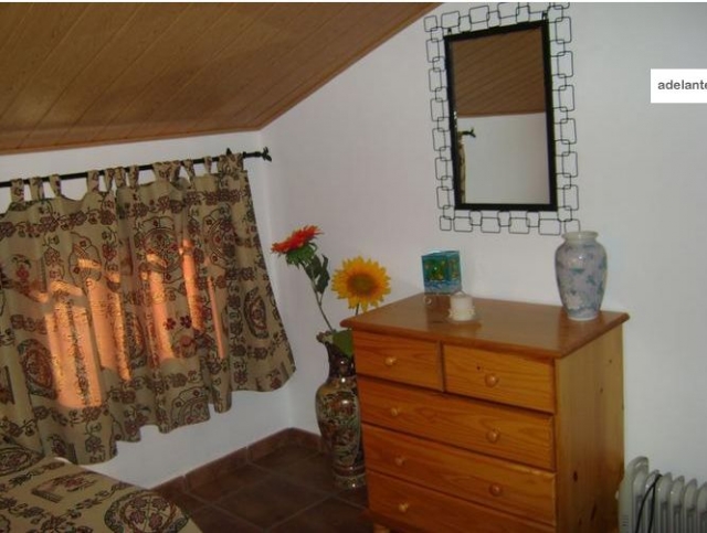 Comoda con espejo y ventana