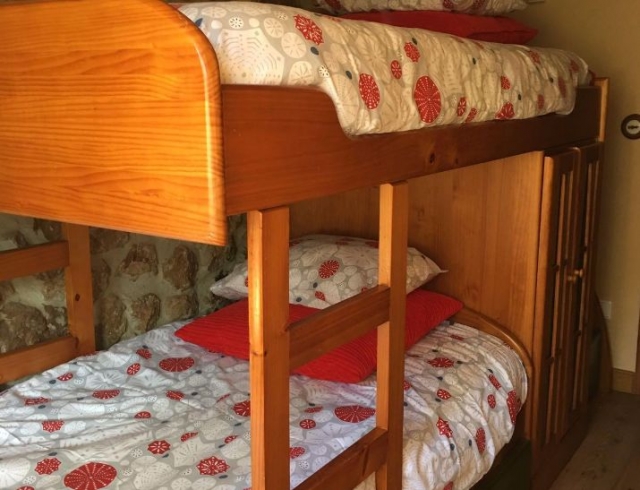 Dormitorio doble con la litera