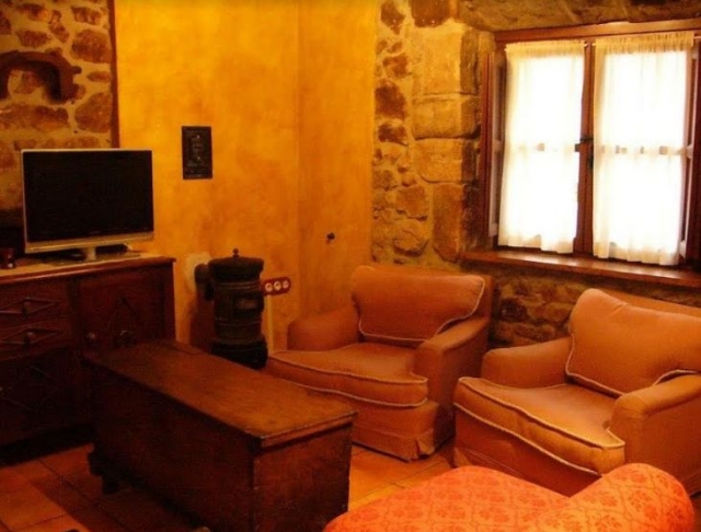 Sala de estar tradicional con muebles