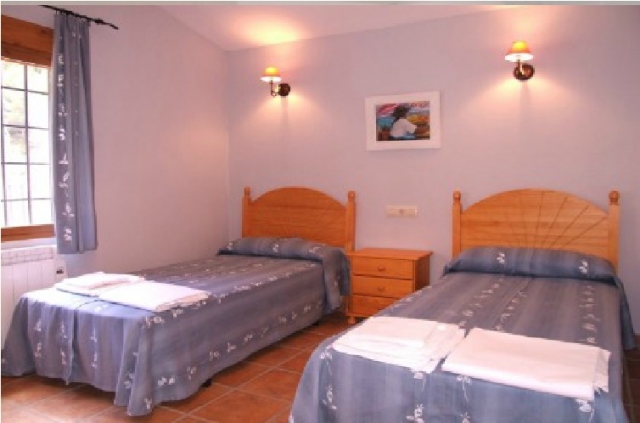 Dormitorio con camas individuales 