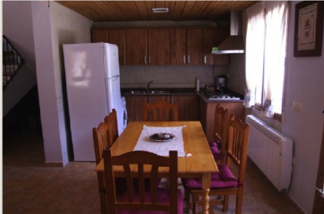 Mesa de comedor y cocina 