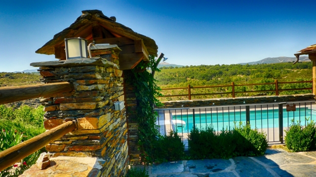 Patio y piscina