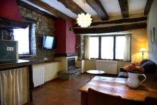 Sala de estar con chimenea