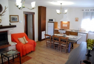 Salón con comedor y cocina