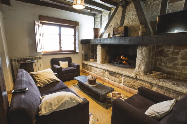 Sala de estar con chimenea