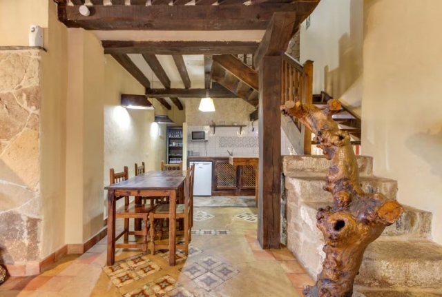 Cocina con mesa