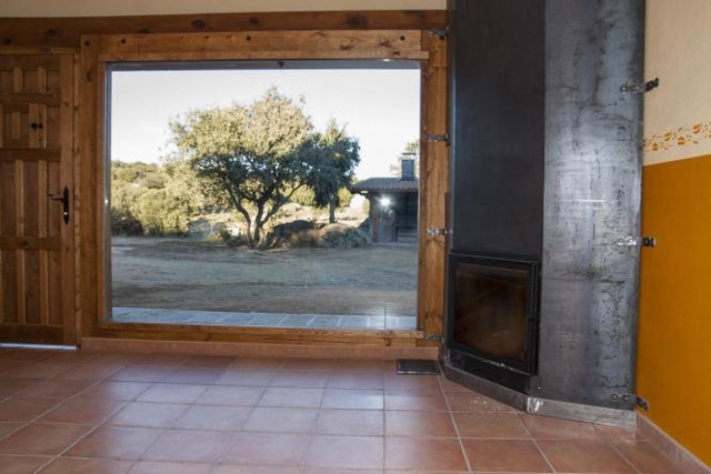 Sala de estar con chimenea
