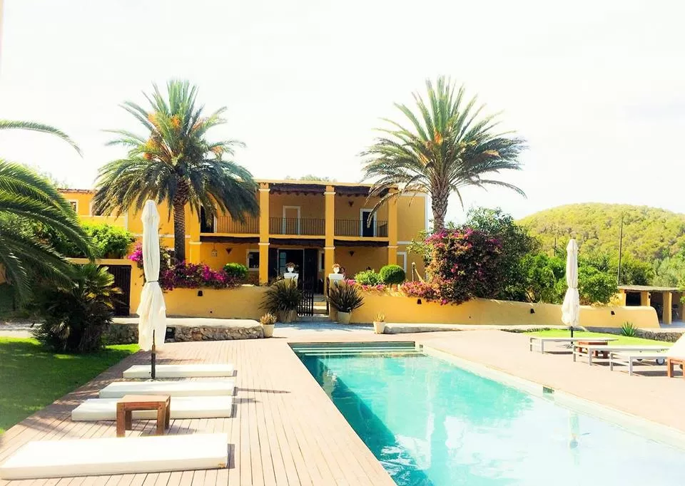 Las Mariposas Club