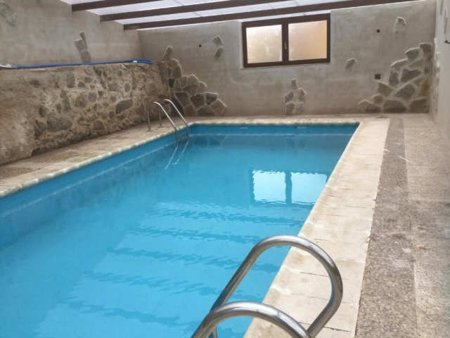 Amplio interior de la piscina