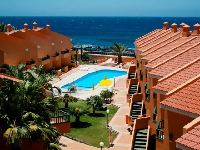 Las Tres Palmeras