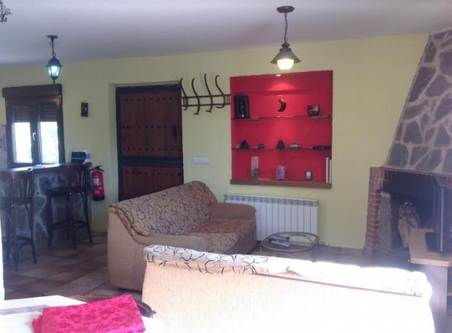 Sala de estar que comunica con la cocina