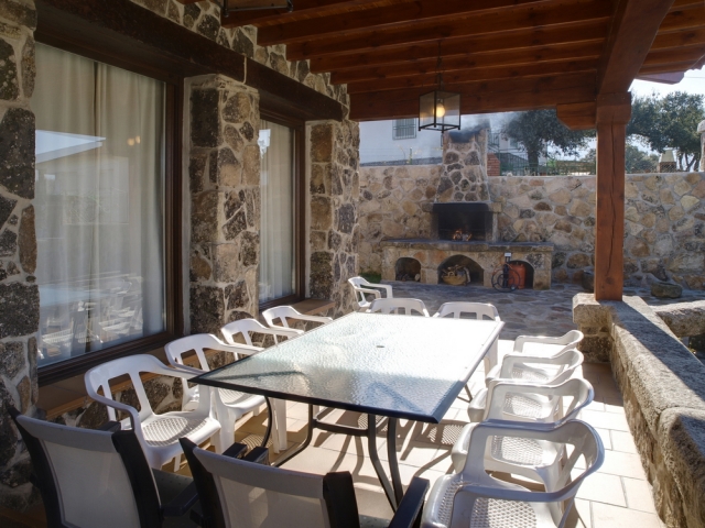 exterior con barbacoa 
