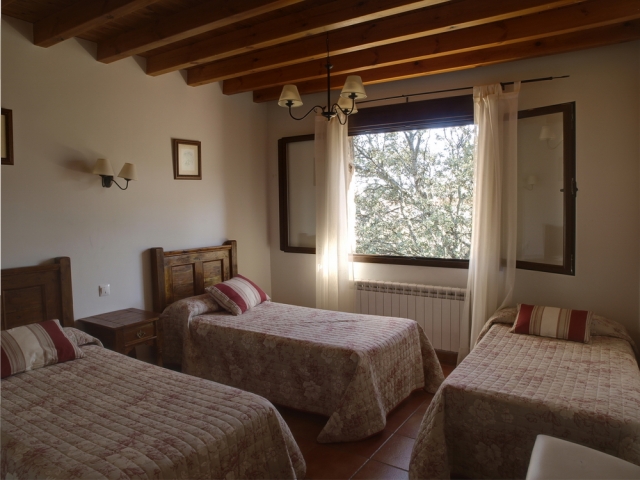 Dormitorio triple amplio