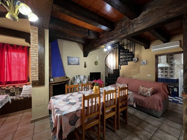 Salon con chimenea