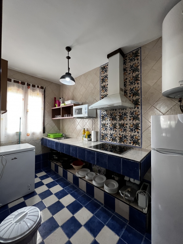 Cocina amplia en azul