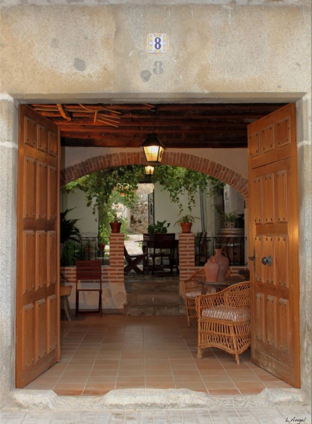 Amplio patio a la entrada