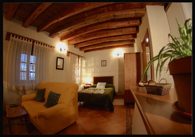 Dormitorio amplio con sala