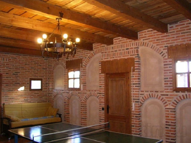 Salita con mesa de ping-pong