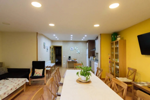Sala de estar amarilla