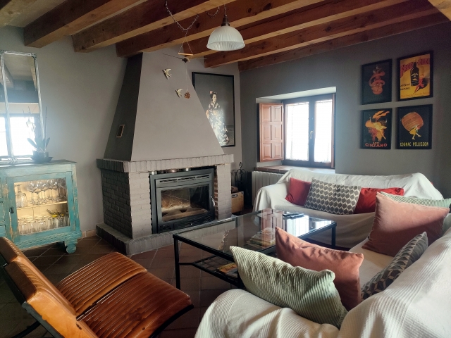 SALÓN CON CHIMENEA