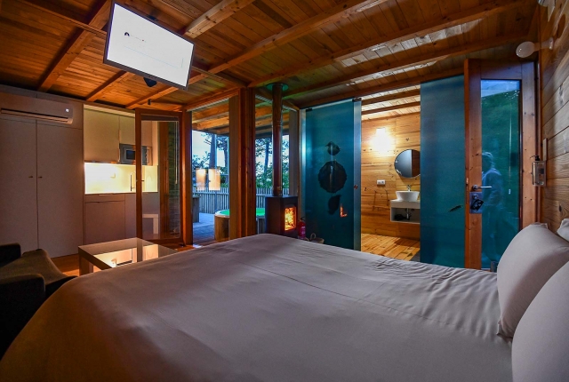 Alban cama con chimenea